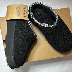 NWT Bearpaw Women’s Black Slippers Size 7